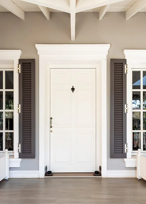 Puerta de entrada de madera blanca de Tosco Piemontesa