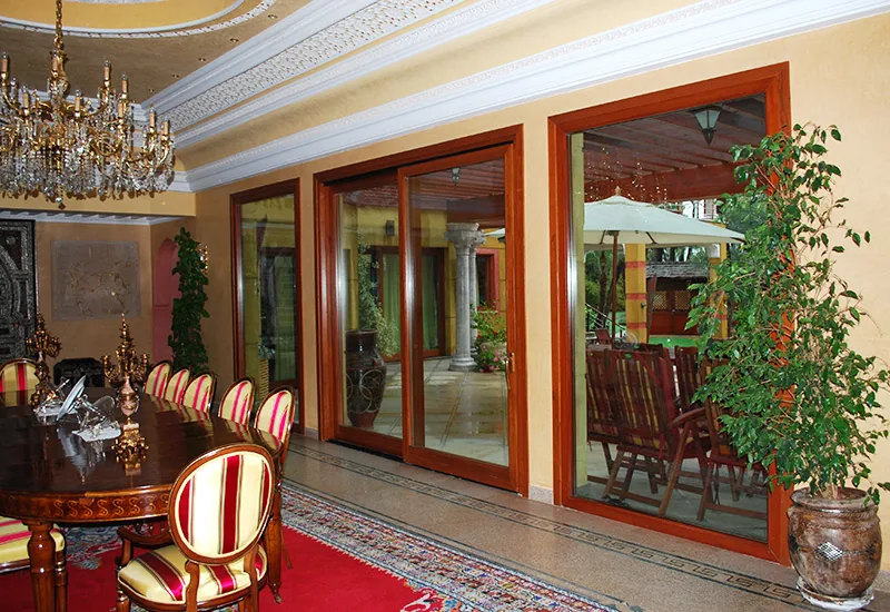 Marrakech Marruecos, aberturas de madera Tosco Piemontesa