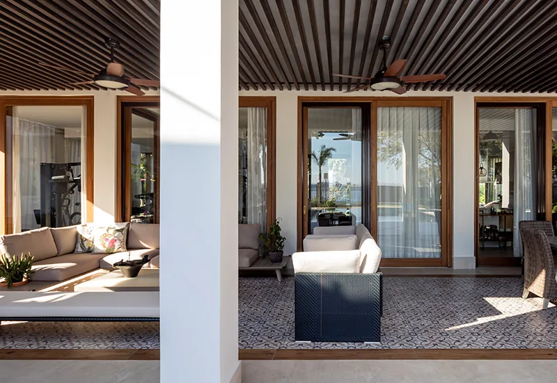 Villa del Lago, aberturas de madera Tosco Piemontesa